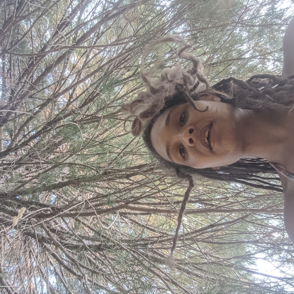 Meet your Posher, Elizabeth - Picture 2 of 3